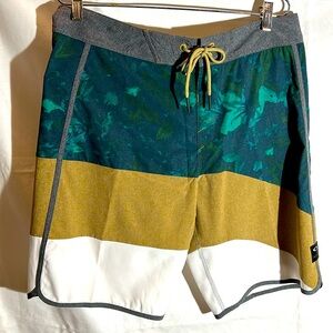 NWT Oakley Boardshorts